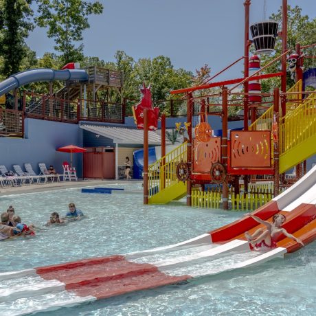 Best waterpark and waterslides - Pirates Bay Waterpark in Leesburg AL (Northern Alabama), a sprawling aquatic playground located on a hilltop overlooking Weiss Lake. There’s fun for everyone with tube slides, body slides, multiple pools, waterfalls, splash playground, food, drinks, parties, and so much more!