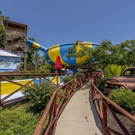 Best waterpark and waterslides - Pirates Bay Waterpark in Leesburg AL (Northern Alabama), a sprawling aquatic playground located on a hilltop overlooking Weiss Lake. There’s fun for everyone with tube slides, body slides, multiple pools, waterfalls, splash playground, food, drinks, parties, and so much more!