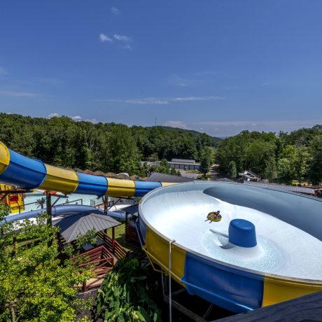 Best waterpark and waterslides - Pirates Bay Waterpark in Leesburg AL (Northern Alabama), a sprawling aquatic playground located on a hilltop overlooking Weiss Lake. There’s fun for everyone with tube slides, body slides, multiple pools, waterfalls, splash playground, food, drinks, parties, and so much more!